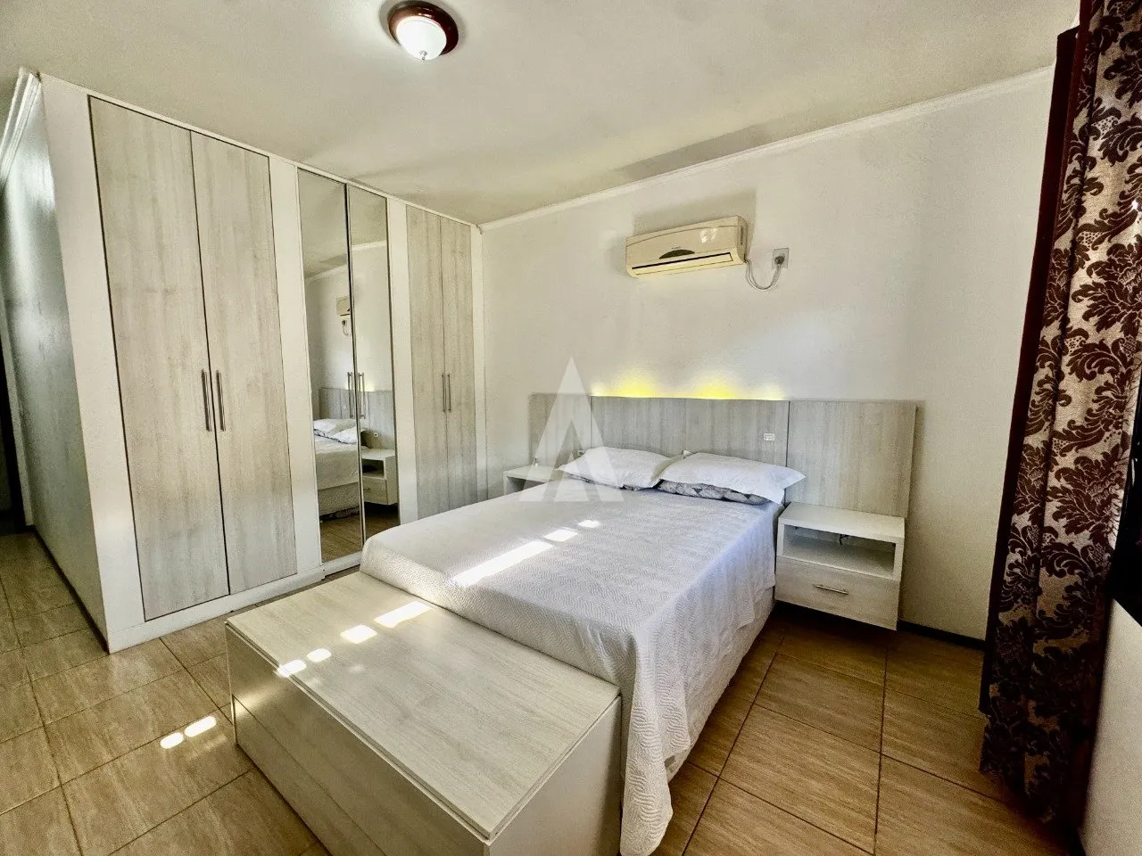 Casa com 1 suíte(s) mais 2 quarto(s) à venda no bairro Guanabara em Joinville, por R$ 799.000.00. — foto 4