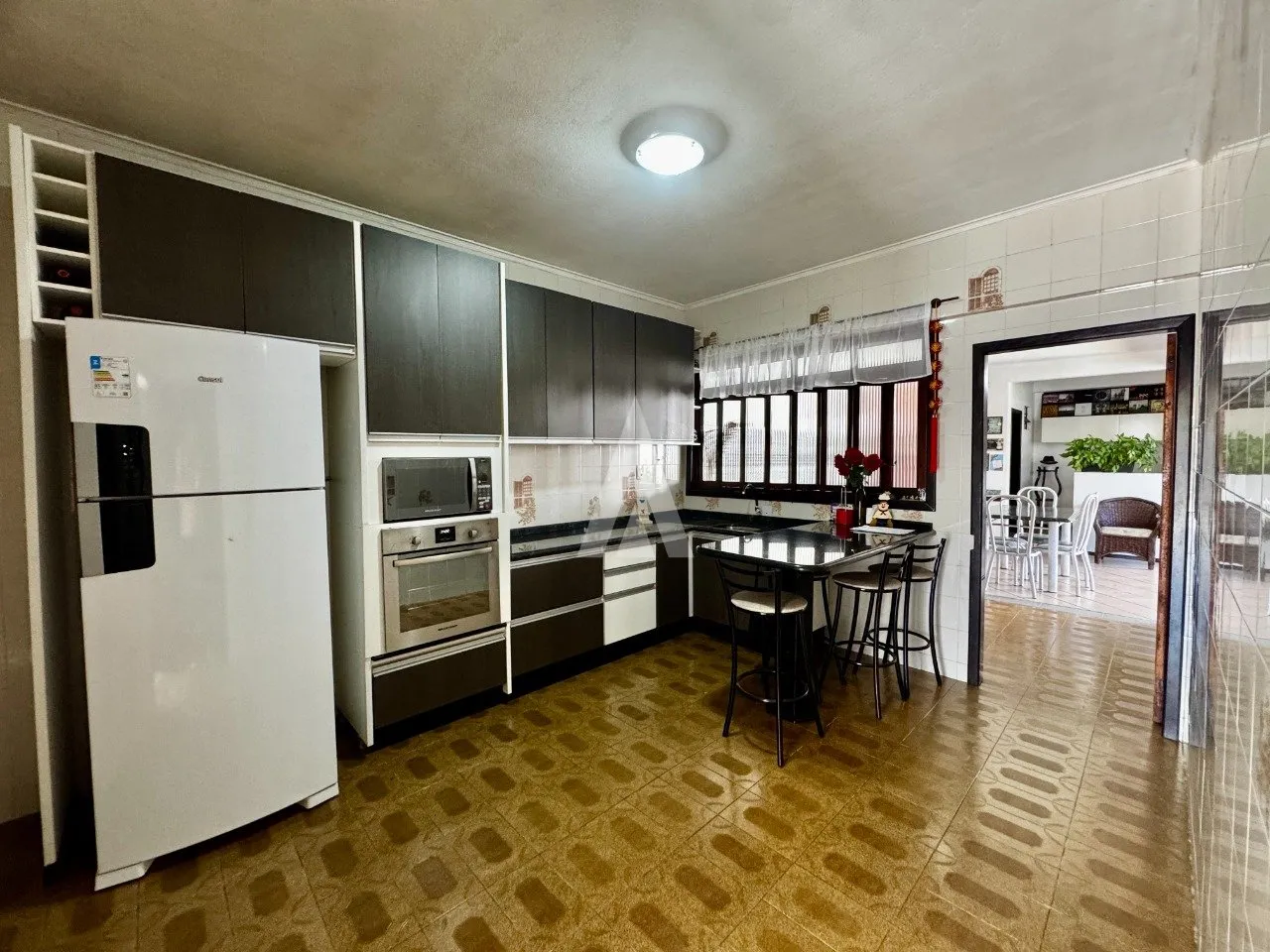 Casa com 1 suíte(s) mais 2 quarto(s) à venda no bairro Guanabara em Joinville, por R$ 799.000.00. — foto 2