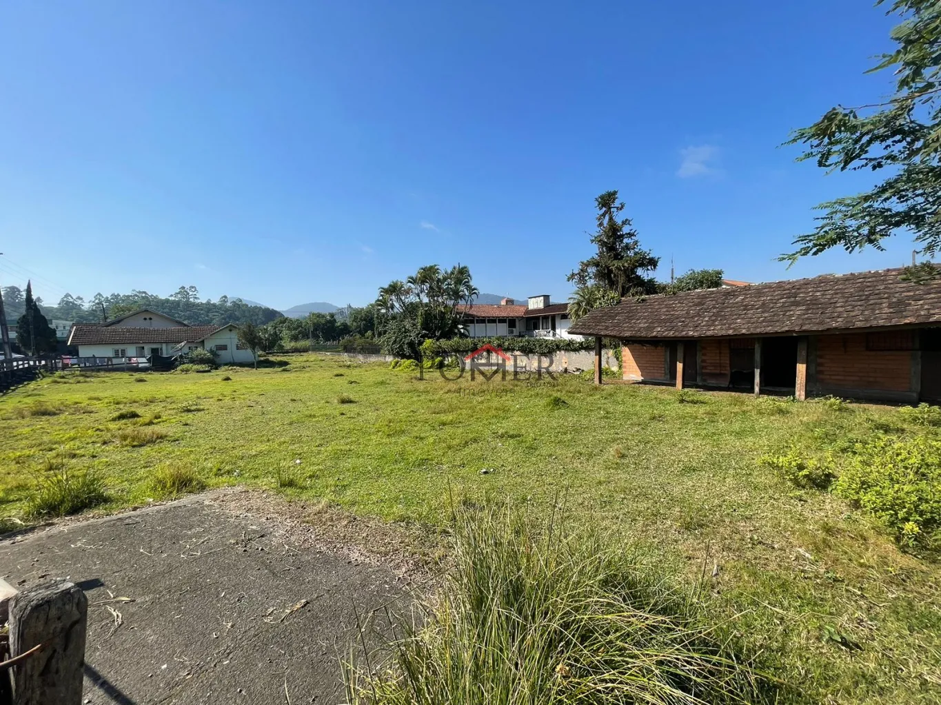 Oportunidade única de Imóvel/Terreno para fins comerciais com localização estratégica em Testo Central na cidade de Pomerode com 2.083,45m. Imóvel fica localizado em área com franca expansão econômica no Município. - foto 1