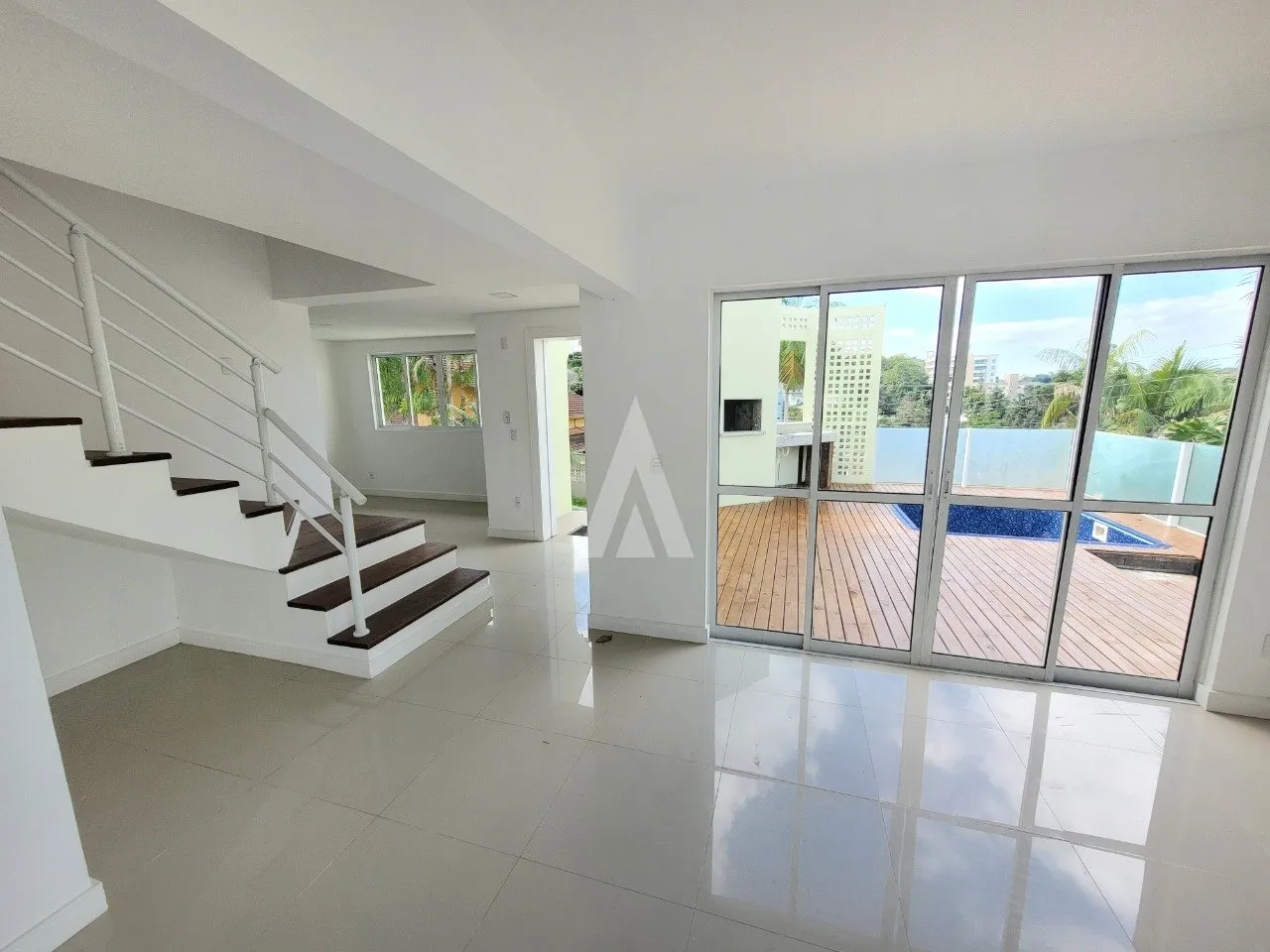 Sobrado triplex com 2 suítes e 2 quartos à venda no bairro Anita Garibaldi em Joinville-SC por R$780.000,00. — foto 4