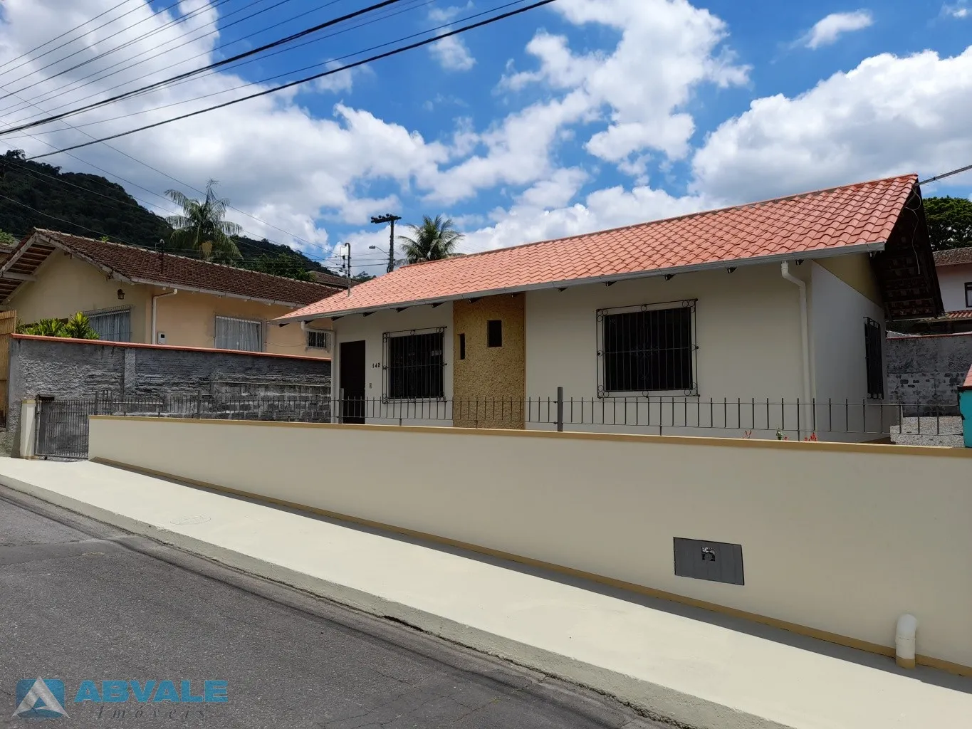 CASA com 3 Dormitórios BAIRRO Velha Central - Documentada para FINANCIAMENTO HABITACIONAL — foto 2