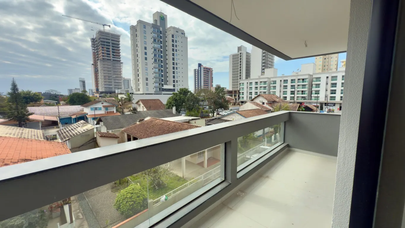 Apartamento com 3 suítes no Centro de Balneário Piçarras - foto 1