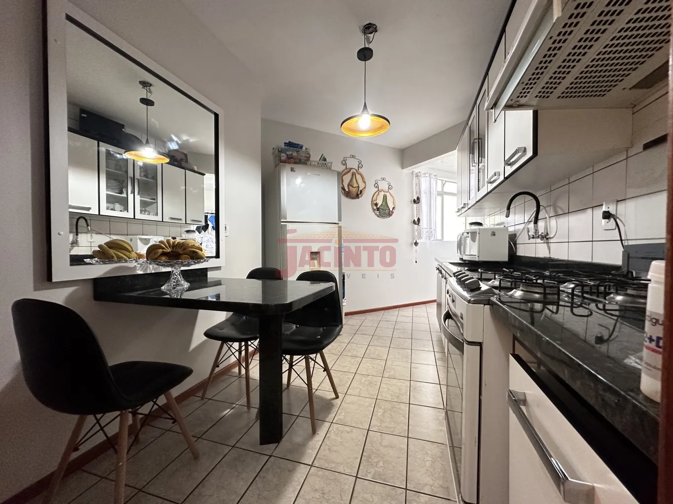 Apartamento amplo em ótima localização, com 3 dormitórios. — foto 7