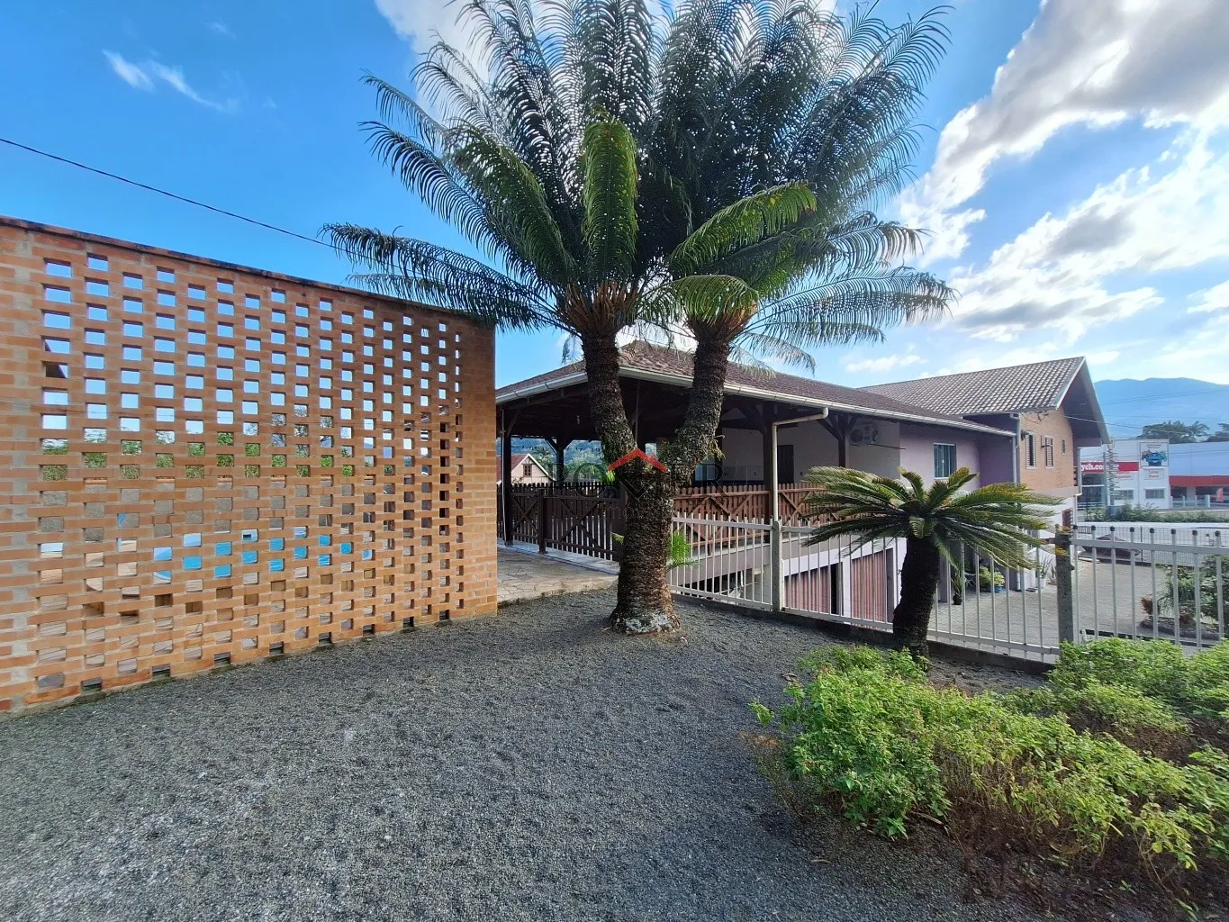 Excelente oportunidade de imóvel residencial e comercial no bairro Testo Rega na cidade de Pomerode com 292,86m de área construída num terreno de 968,02m. - foto 1