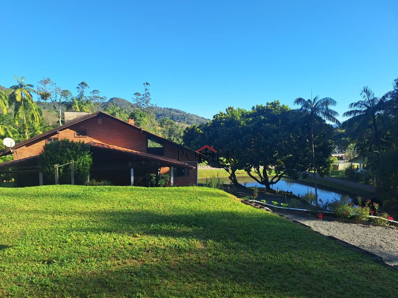 Um lindo Sítio no Bairro Testo Rega com uma casa de 207,75m localizado na cidade de Pomerode. Área total da propriedade: 12.118,00m - foto 1