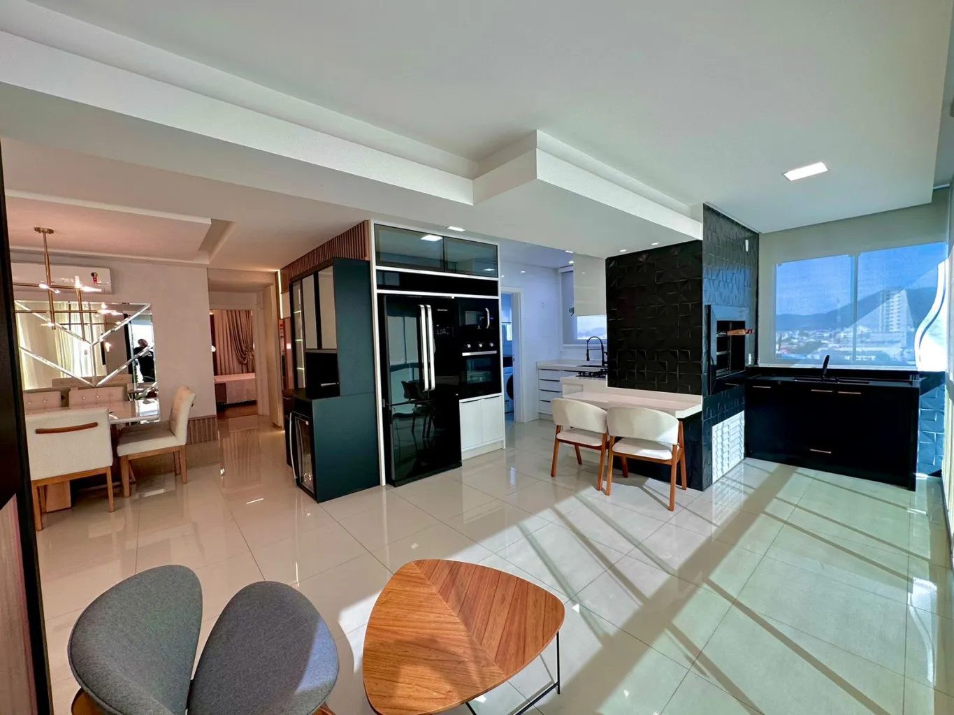 Apartamento com 3 suítes em Meia Praia 150 metros do mar — foto 2