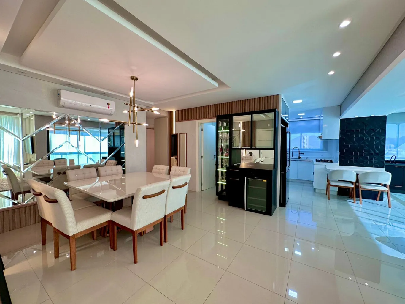 Apartamento com 3 suítes em Meia Praia 150 metros do mar — foto 3