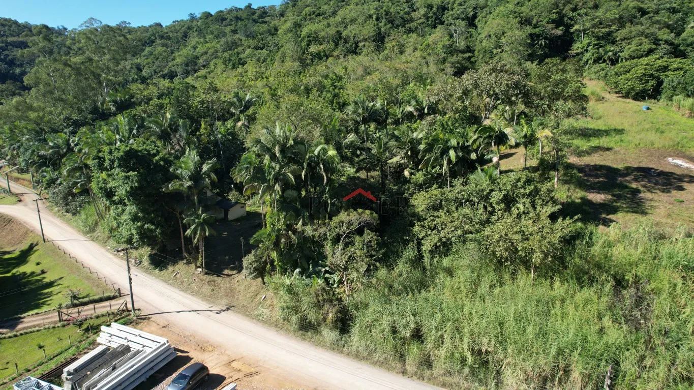 Excelente terreno urbano no bairro Ribeirão Areia para implantação de loteamento, com 40.779,44 m, fazendo frente em 116,58m , fundos 125,20m, lado direito 338,90m e lado esquerdo 370,14m. — foto 2