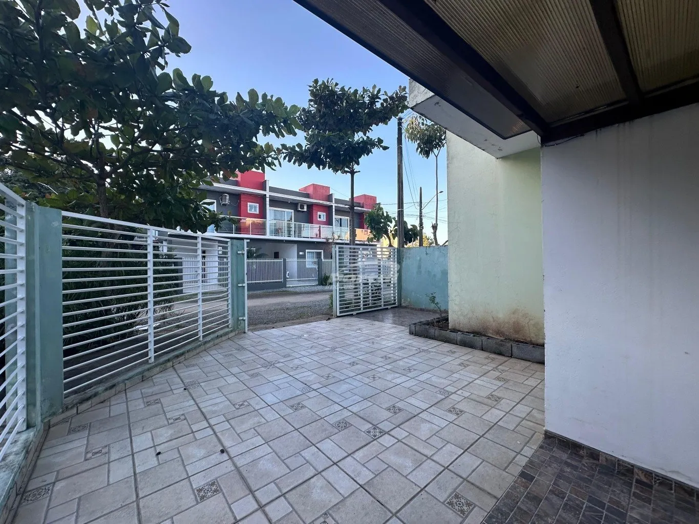 Casa de 2 dormitórios, área de festas e garagem, a cerca de 500 metros do mar no bairro Itacolomi em Balneário Piçarras/SC (Cód. 16277) — foto 3