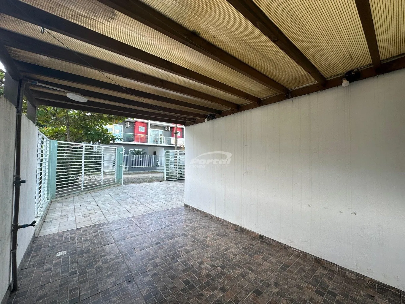 Casa de 2 dormitórios, área de festas e garagem, a cerca de 500 metros do mar no bairro Itacolomi em Balneário Piçarras/SC (Cód. 16277) — foto 5