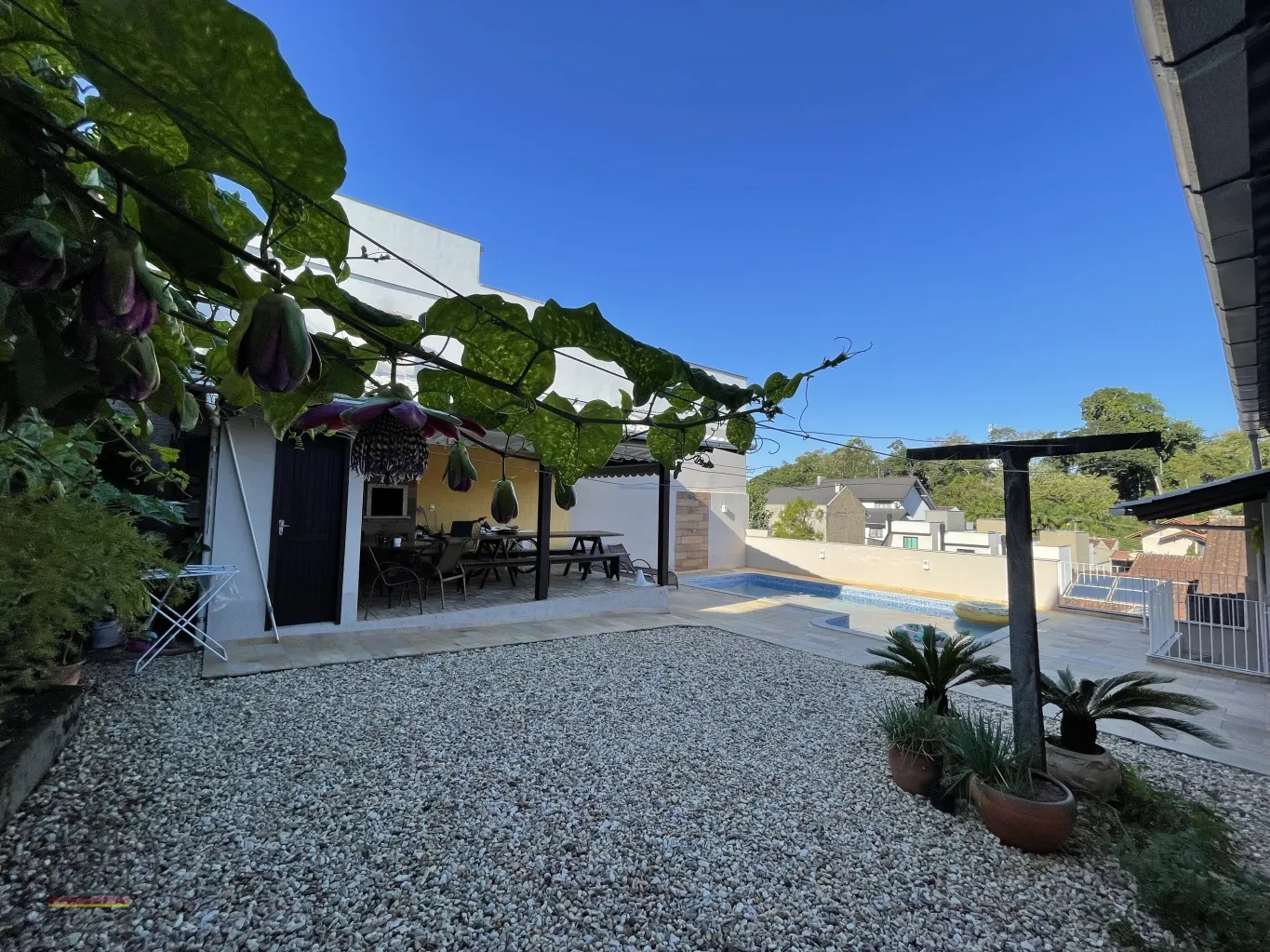 Casa com área de festa e piscina. — foto 6