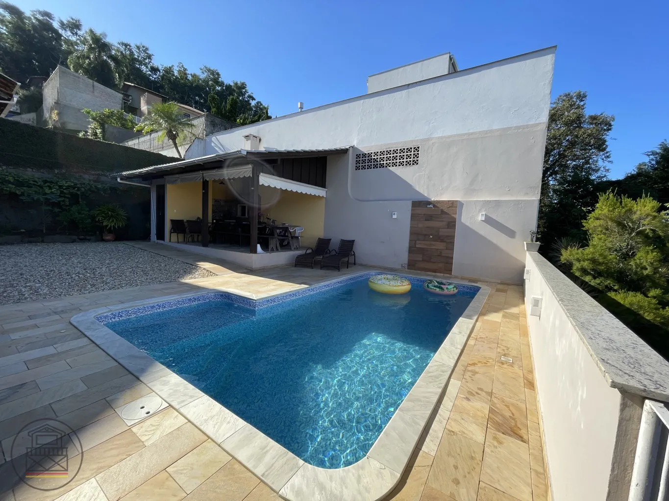 Casa com área de festa e piscina. — foto 7