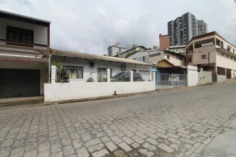 Galpão à venda com 3 quartos, 3 vagas, 169m² no Água Verde, Blumenau - foto 1