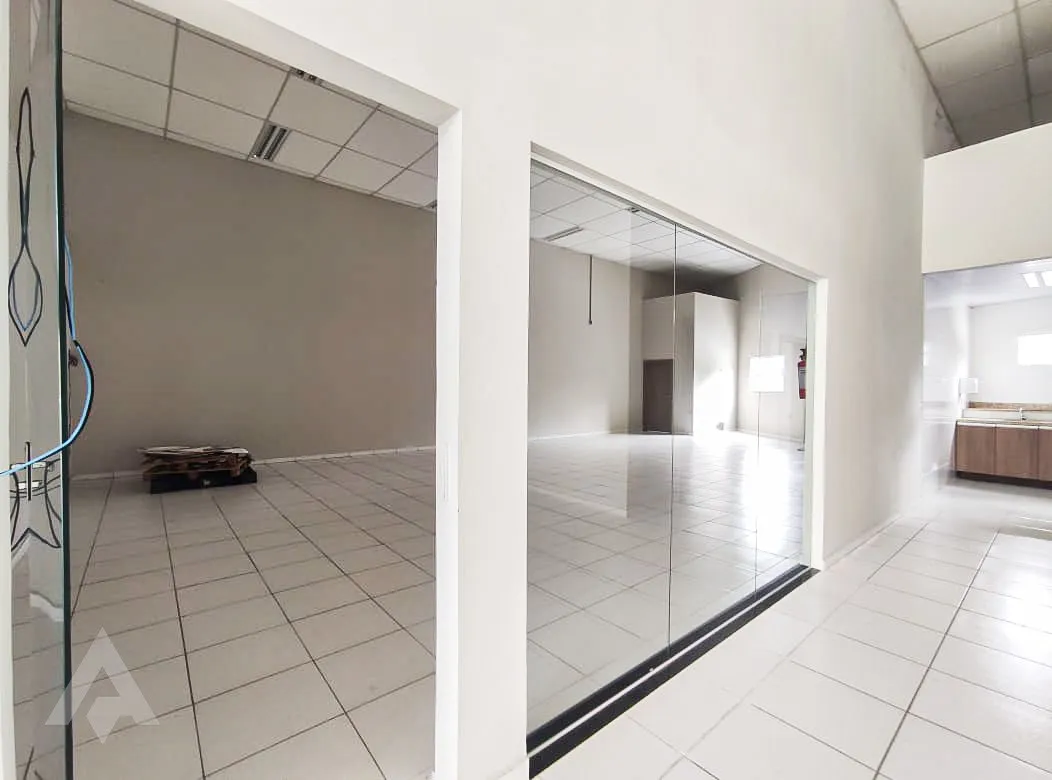 Loja Térrea de 120 m para locação por R$ 2.850,00 - Bairro Salto Weissbach - Blumenau/SC — foto 2