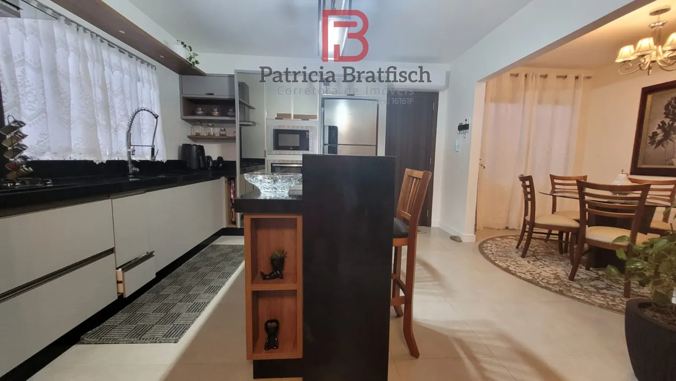 Casa bem localizada, semimobiliada, com 02 dormitórios sendo 01 suite, área festas com churrasqueira e piscina. — foto 3