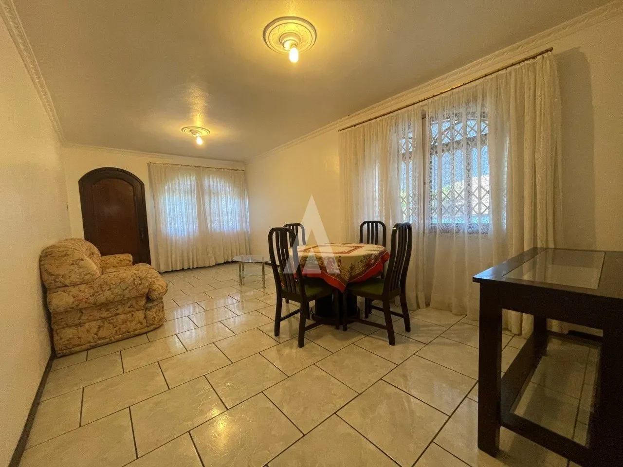 Casa com 4 quarto(s) à venda no bairro Anita Garibaldi em Joinville, por R$ 950.000.00. — foto 3