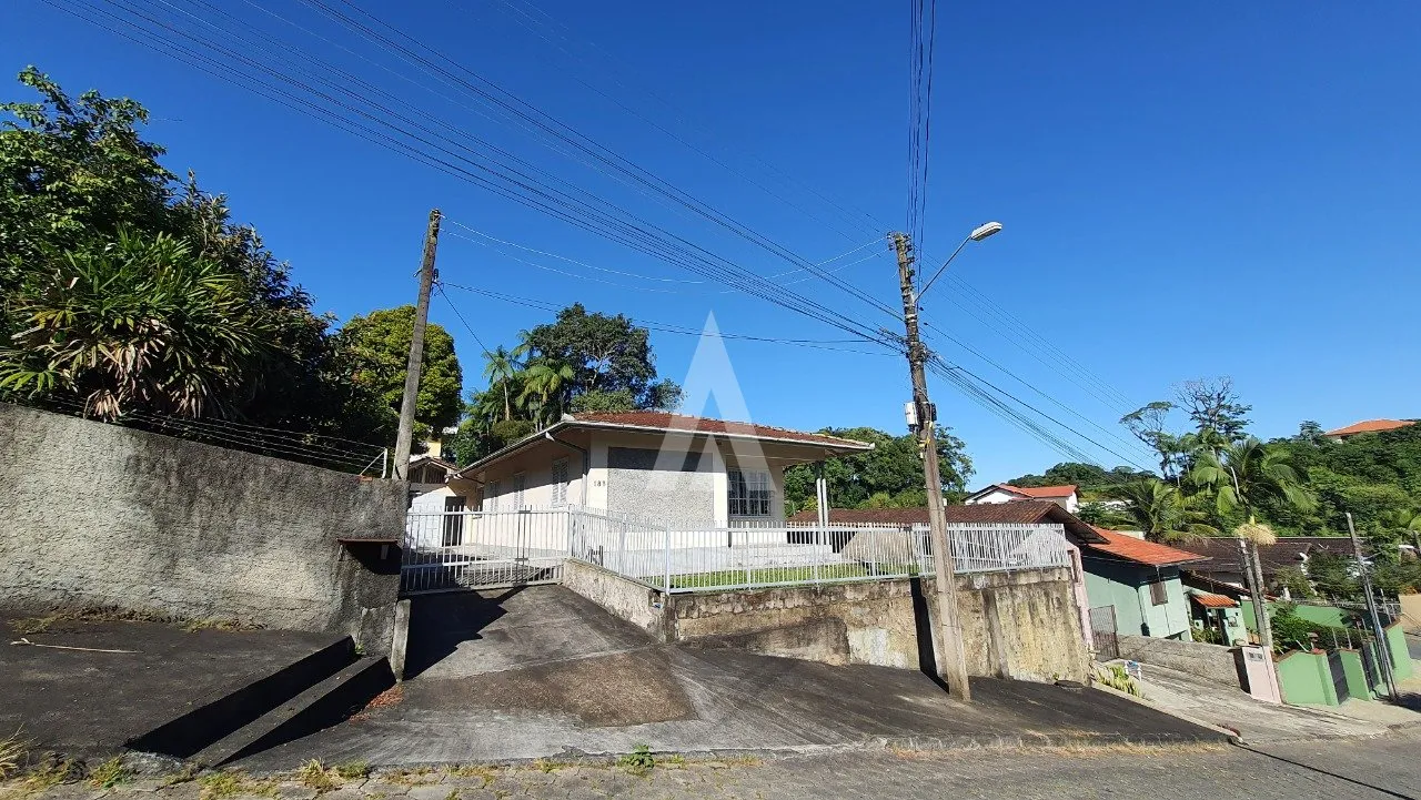 Casa com 3 quarto(s) à venda no bairro Floresta em Joinville, por R$ 890.000.00. — foto 2