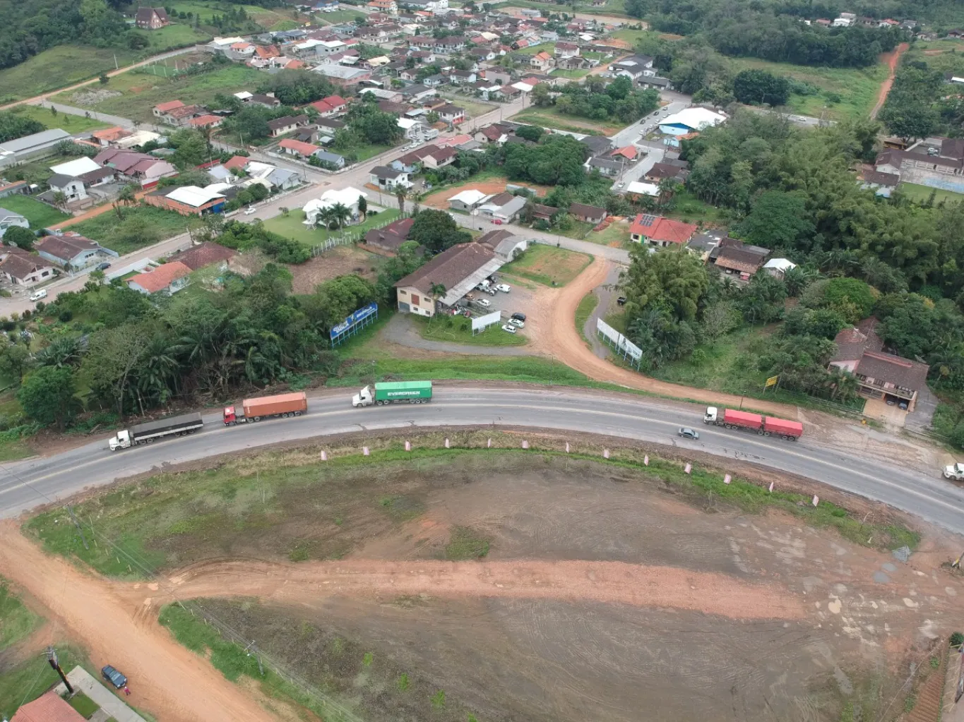 Galpão 700m cidade de Ascurra, Santa Catarina, junto a BR470, com área total de 5.400m. - foto 1