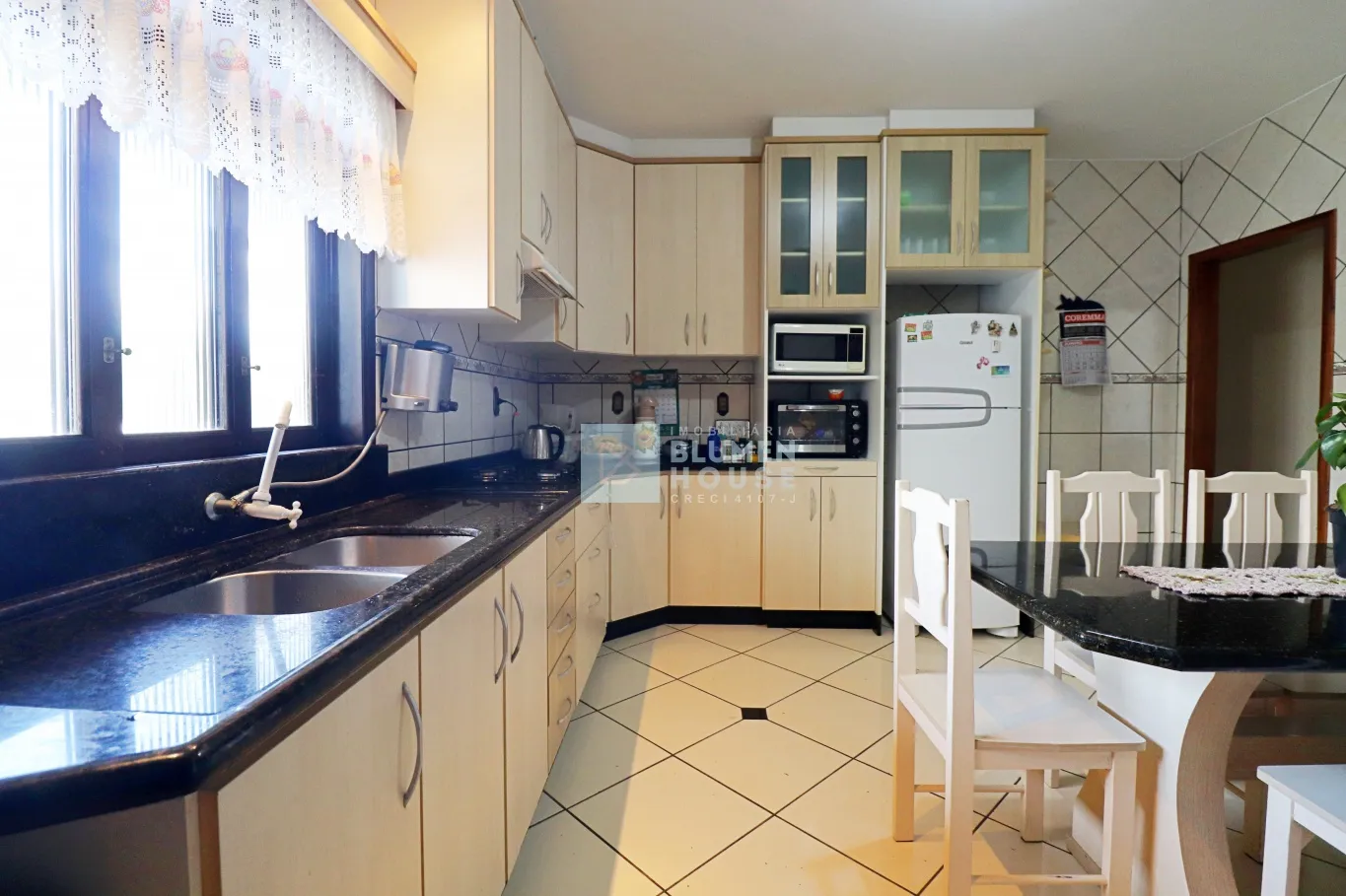 Casa com amplo terreno no bairro Itoupavazinha! — foto 6