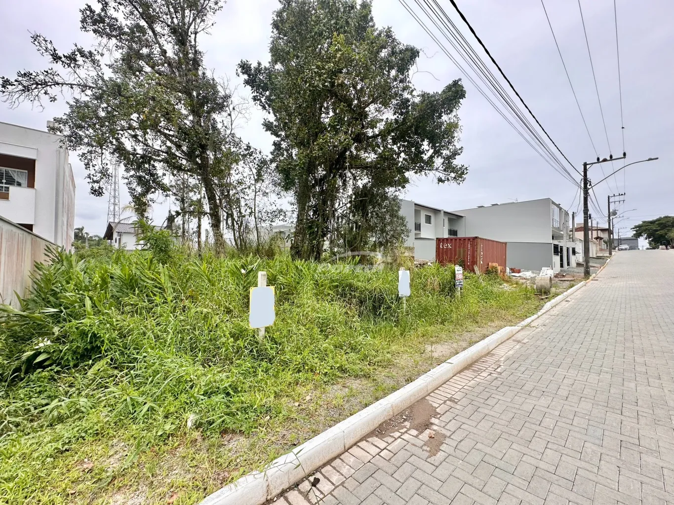 Terreno com 393,36m, a cerca de 400 metros do mar, no centro de Balneário Piçarras/SC (Cód. 16044) - foto 1