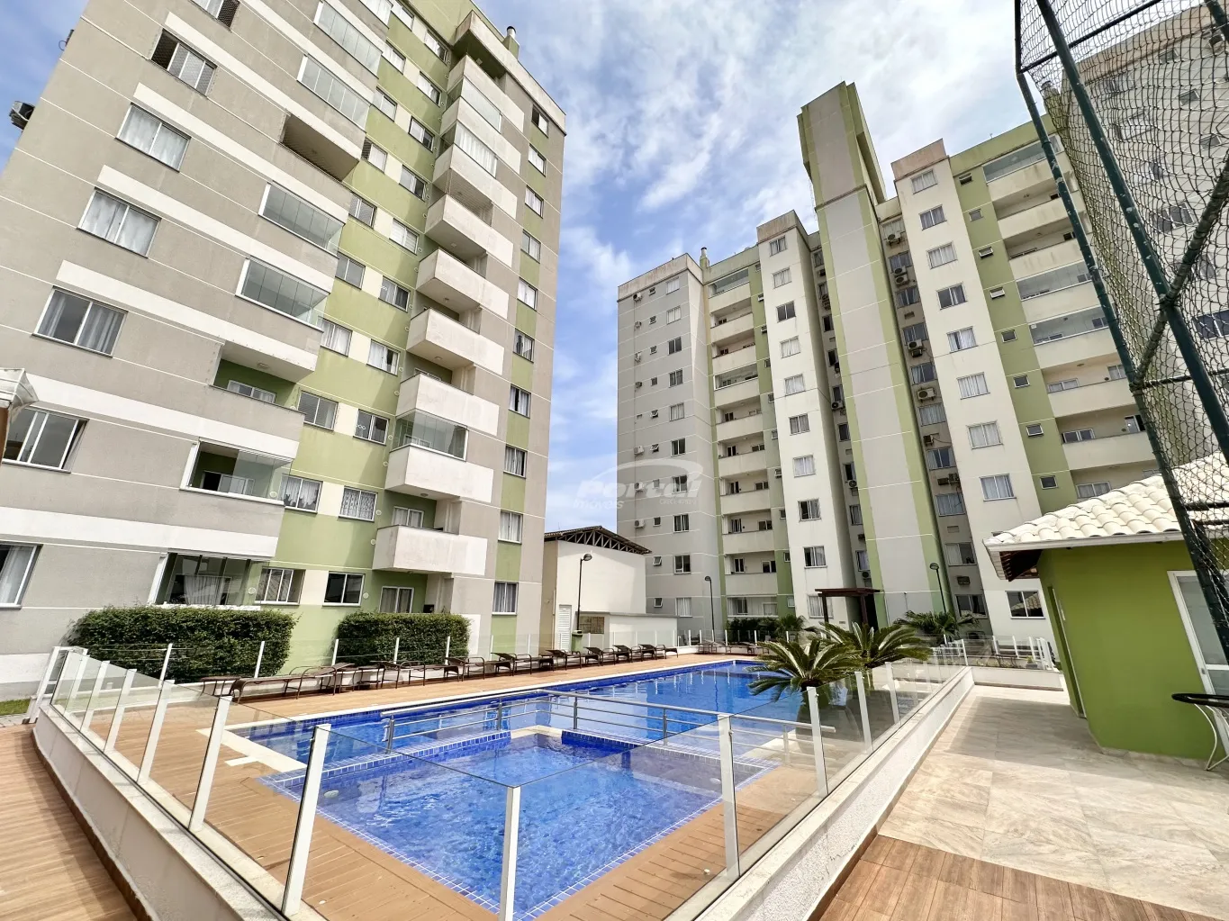 Apartamento no Residencial Liara, com 2 dormitórios a cerca de 200 metros do mar, no bairro Itacolomi em Balneário Piçarras/SC (Cód. 16281) - foto 1