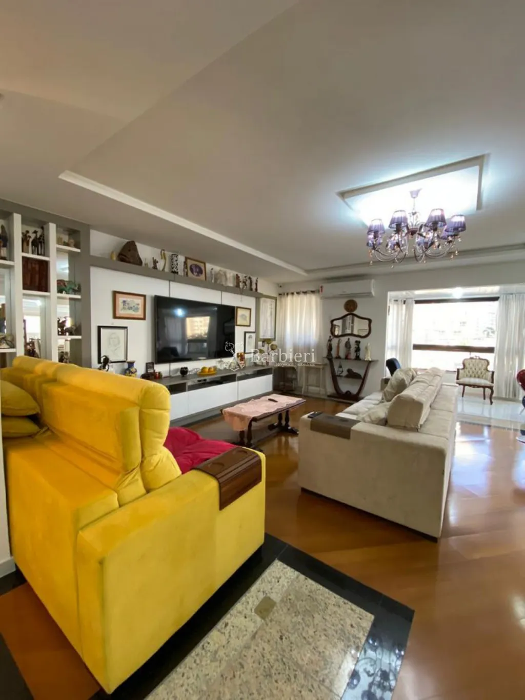 Apartamento com 5 quartos, sendo 3 suítes, 2 demi suítes e 455,00m no bairro Jardim Blumenau/SC. — foto 3