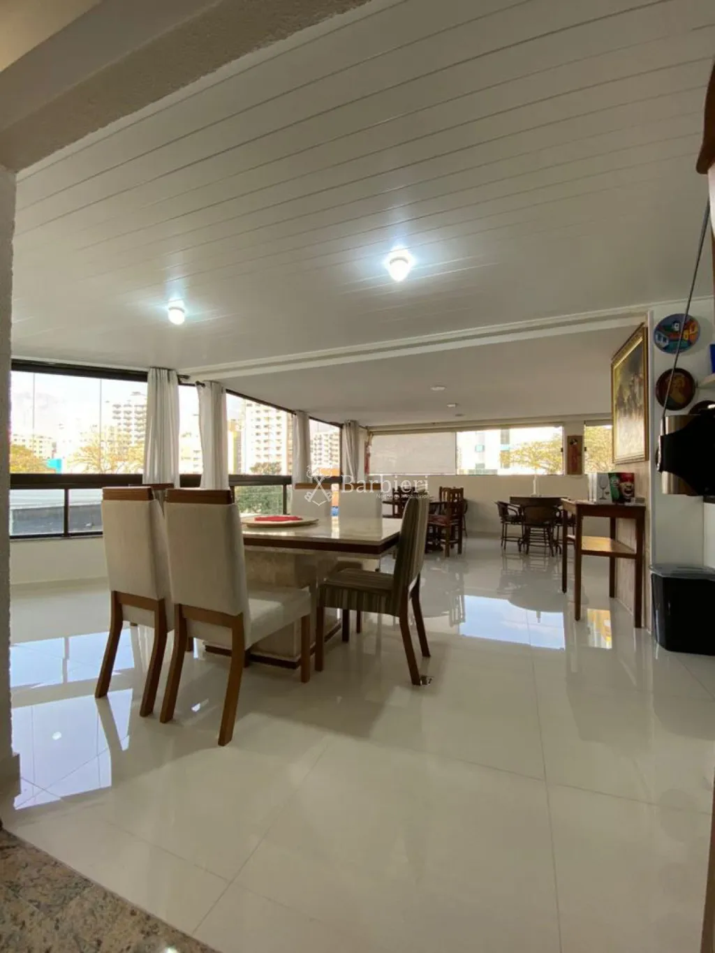 Apartamento com 5 quartos, sendo 3 suítes, 2 demi suítes e 455,00m no bairro Jardim Blumenau/SC. — foto 5
