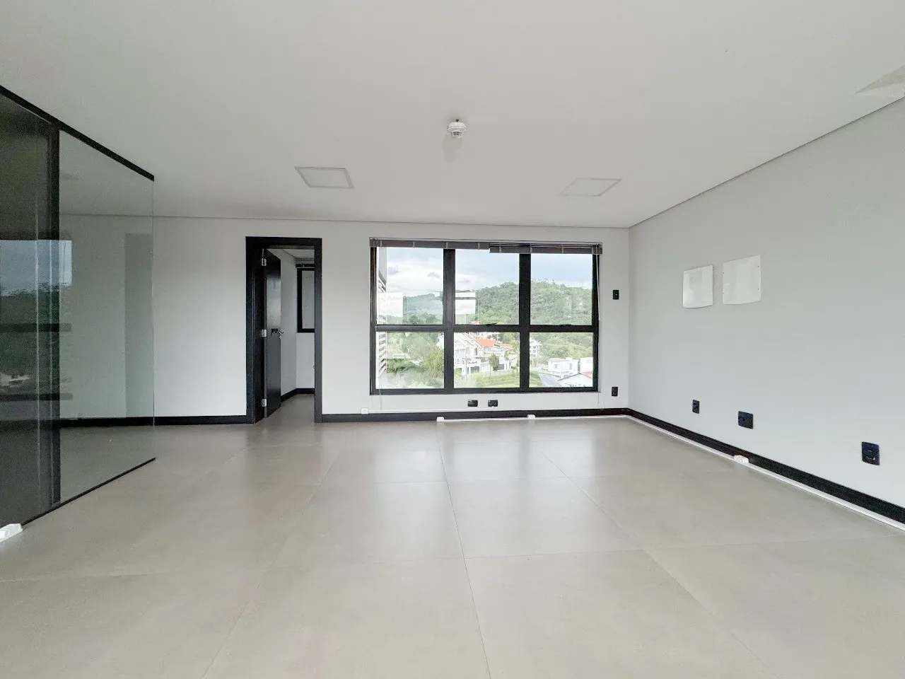 Sala Comercial para locação- Área útil (privativa) 78,00 m e 02 vaga - Jardim Blumenau, Blumenau - Agende seu horário! — foto 2