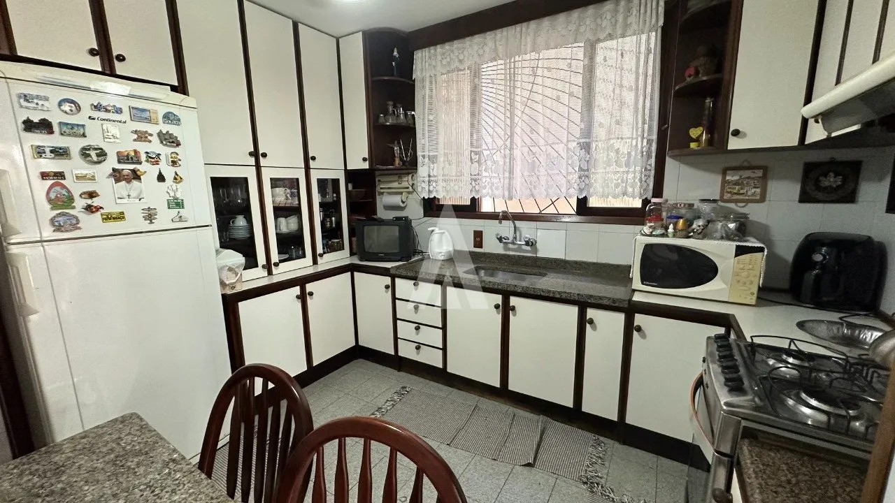 Sobrado com 1 suíte(s) mais 2 quarto(s) à venda no bairro Saguaçu em Joinville, por R$ 1.650.000.00. — foto 4