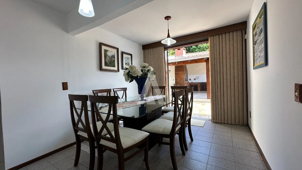 Sobrado com 1 suíte(s) mais 2 quarto(s) à venda no bairro Saguaçu em Joinville, por R$ 1.650.000.00. — foto 5