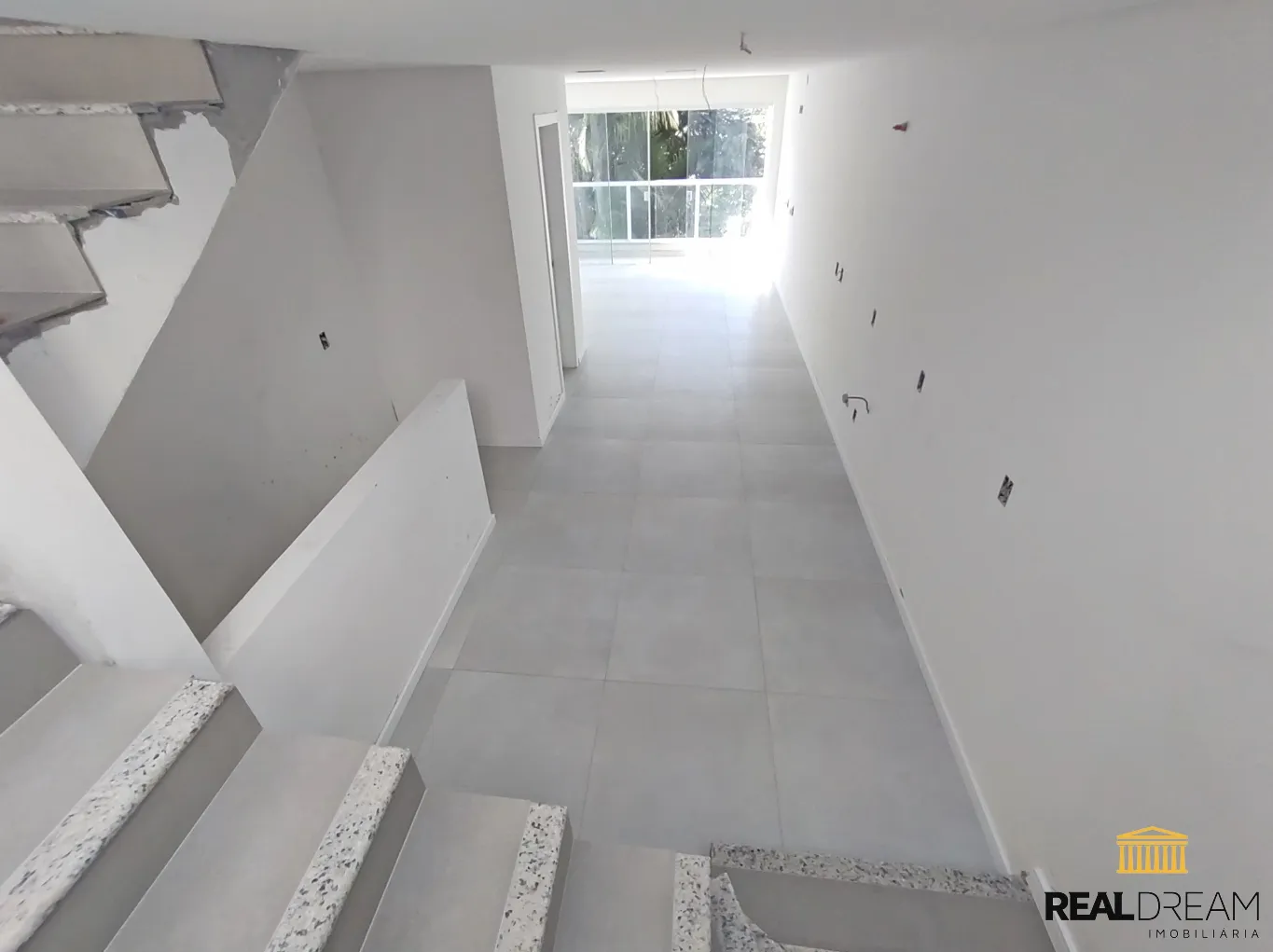 Sobrado tríplex de 2 suítes (1 com sacada) e 2 garagem — foto 7