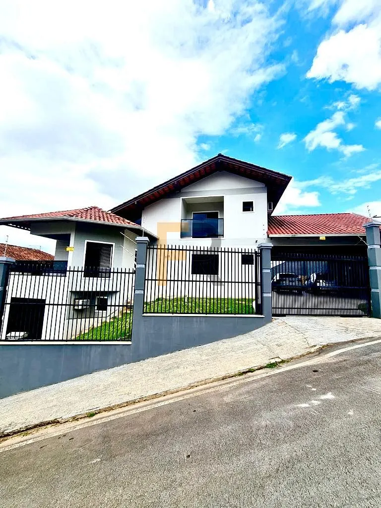 Casa no Bairro Centro em Gaspar com 3 Dormitórios (3 suítes) e 327 m - foto 1
