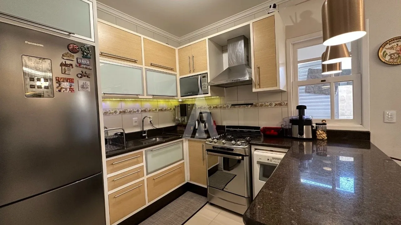 Sobrado Geminado com 1 suíte(s) mais 2 quarto(s) à venda no bairro Costa E Silva em Joinville, por R$ 890.000.00. — foto 6