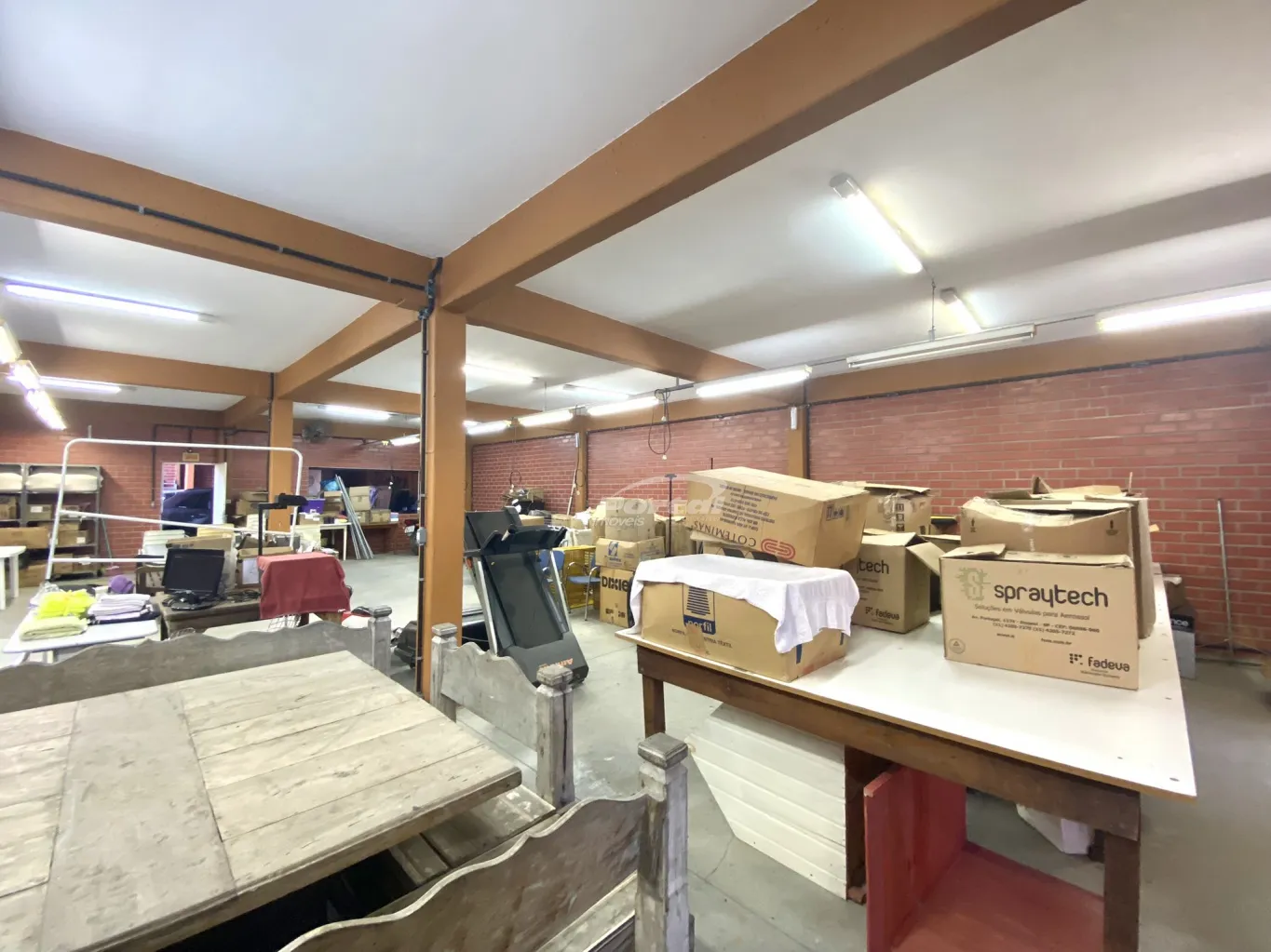 Excelente oportunidade comercial, galpão para locação no bairro Itoupava Norte! 600m, 2 pavimentos, 05 banheiros, 02 lojas de vitrini, com alvará e habite-se, 09 vagas de garagens, energia elétrica trifásica — foto 6