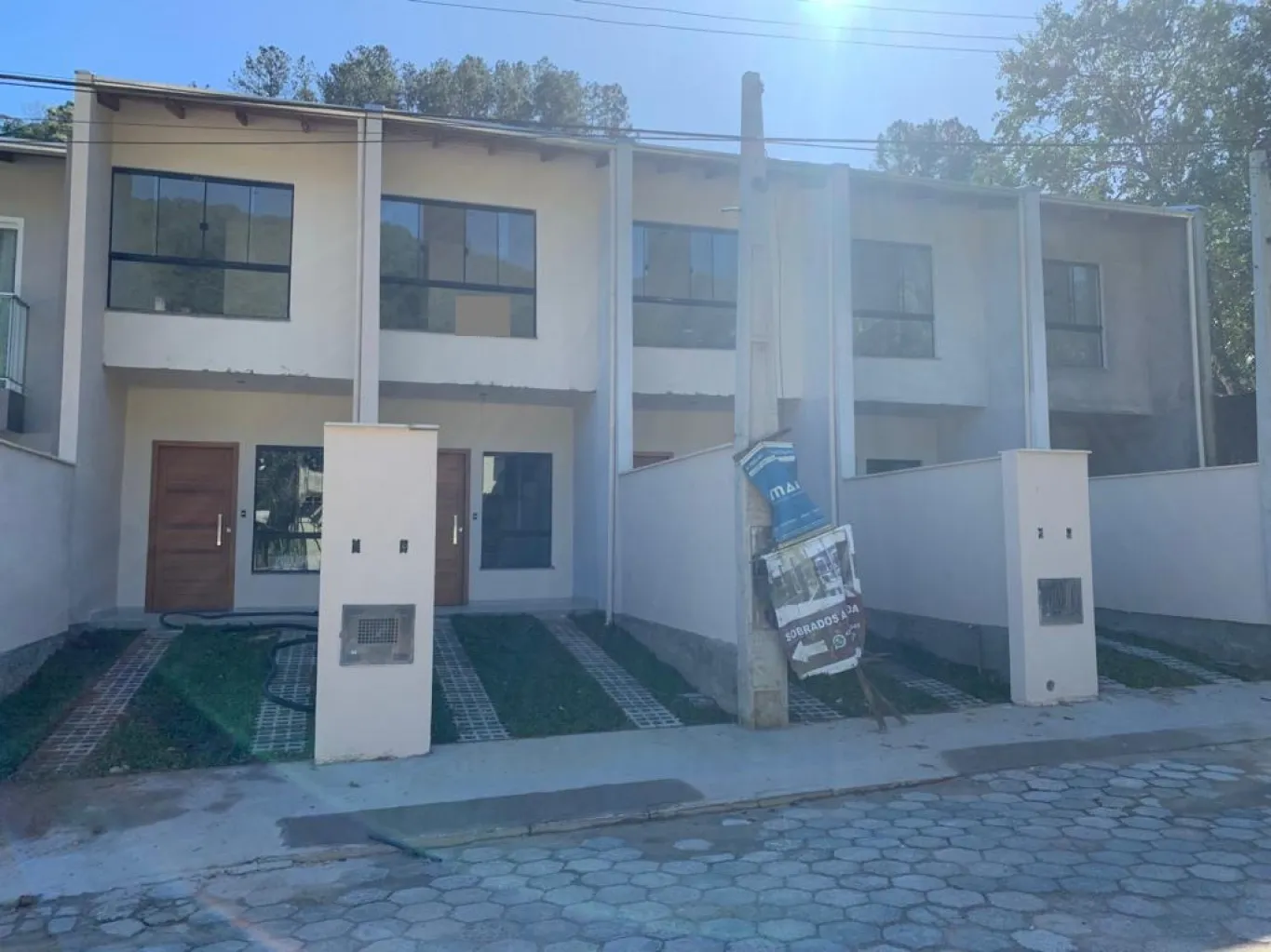 Sobrados no bairro Ribeirão Fresco, 2 suítes + lavabo, sala de estar e jantar, cozinha, espaço nos fundos, 1 vaga de garagem. — foto 2