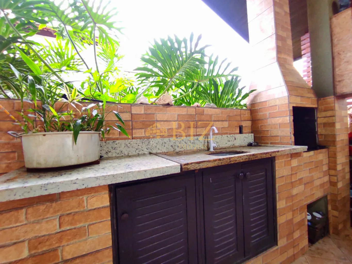 Maravilhosa casa plana com 5 quartos sendo 2 suítes, no Bairro Fortaleza, em final de rua sem saída! — foto 7
