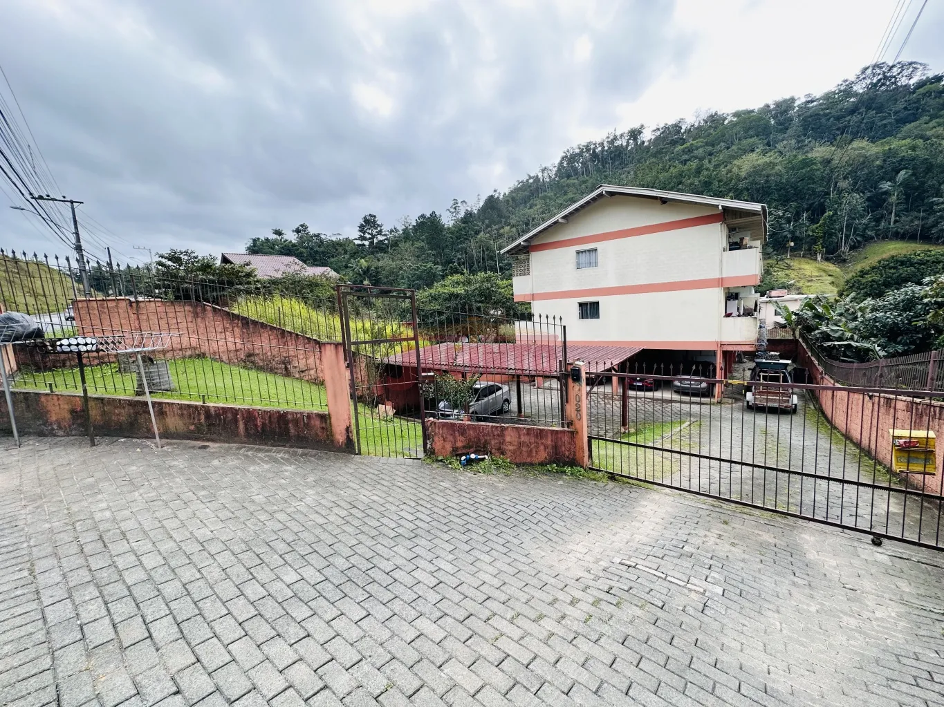 Prédio com 8 apartamentos todos alugados. Ótima opção de investimento. — foto 4