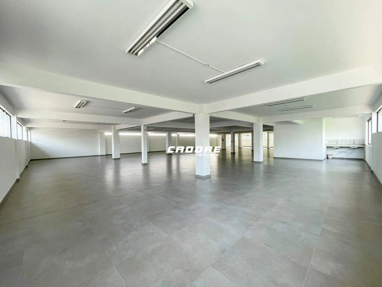 Excelente sala comercial com aproximadamente 533m no bairro Ponta Aguda — foto 2