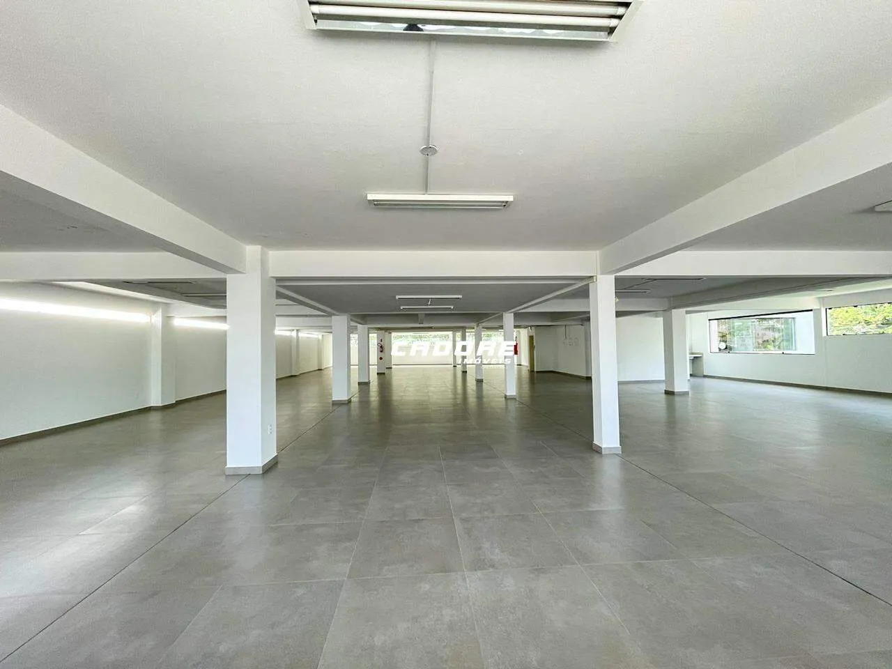 Excelente sala comercial com aproximadamente 533m no bairro Ponta Aguda — foto 3