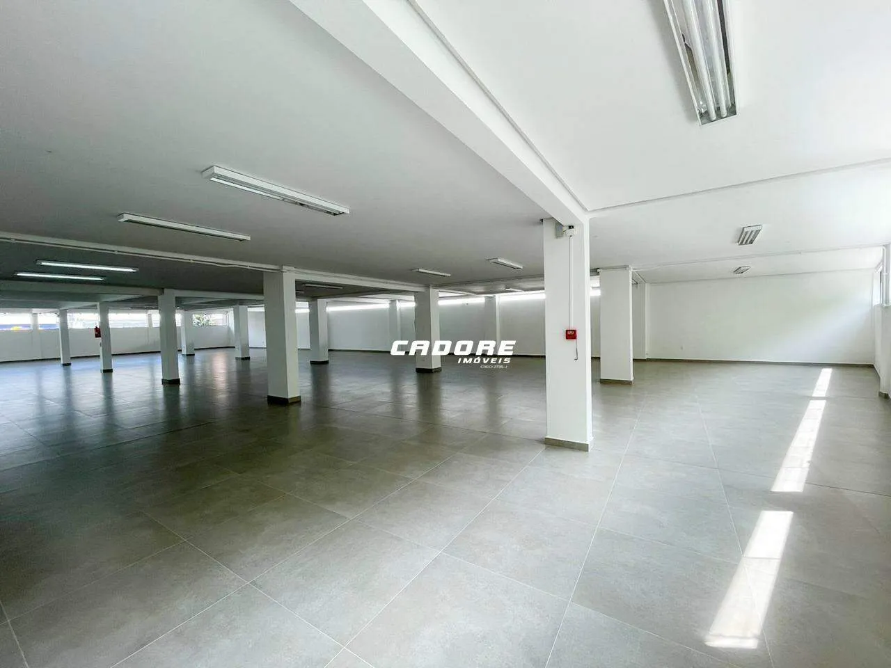 Excelente sala comercial com aproximadamente 533m no bairro Ponta Aguda — foto 4