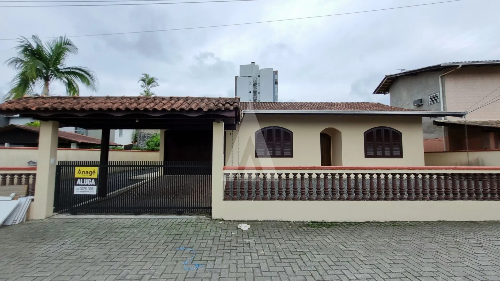 Casa residencial com 2 quartos sendo 1 suíte, no bairro Bom Retiro. - foto 1