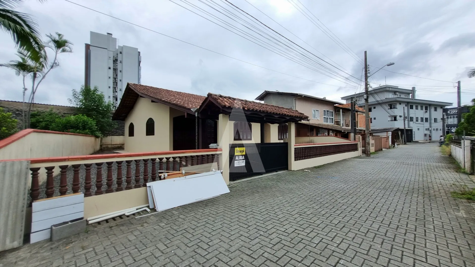 Casa residencial com 2 quartos sendo 1 suíte, no bairro Bom Retiro. — foto 2