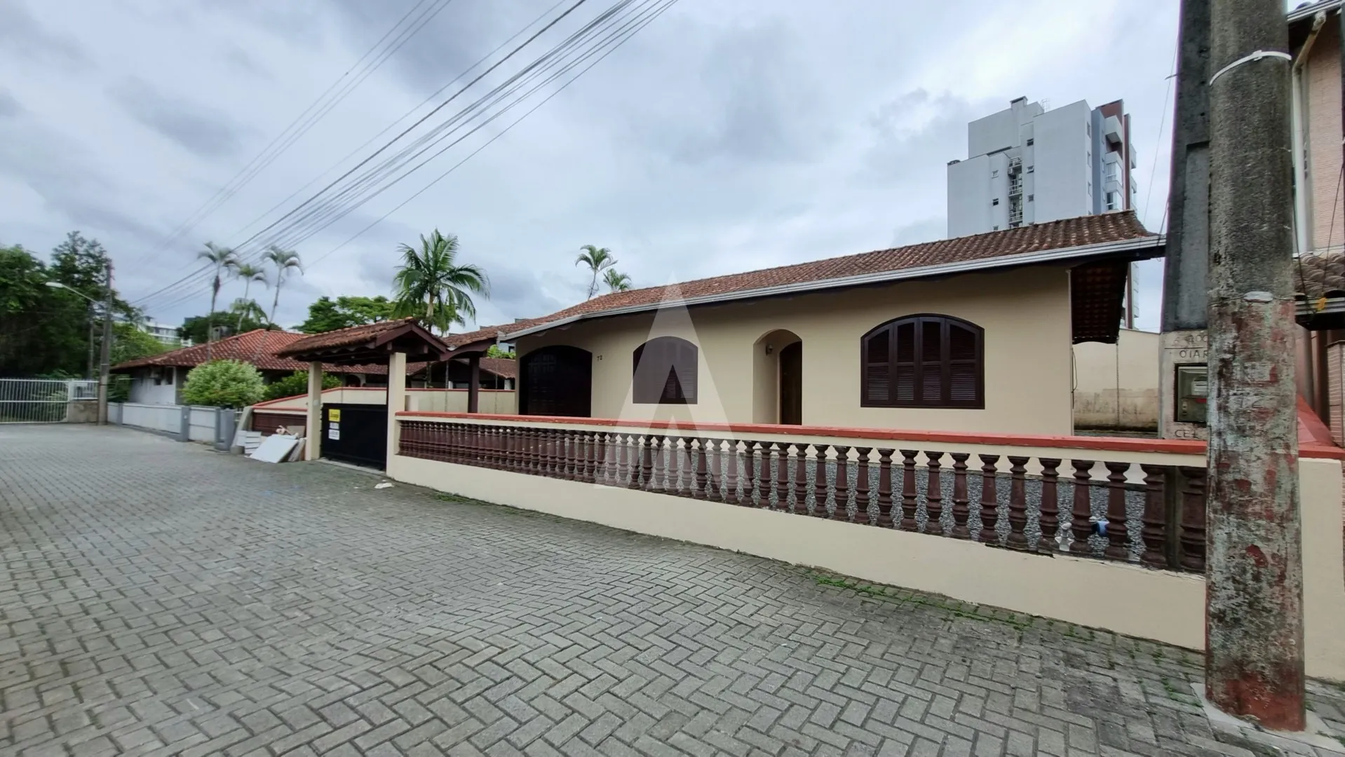 Casa residencial com 2 quartos sendo 1 suíte, no bairro Bom Retiro. — foto 3