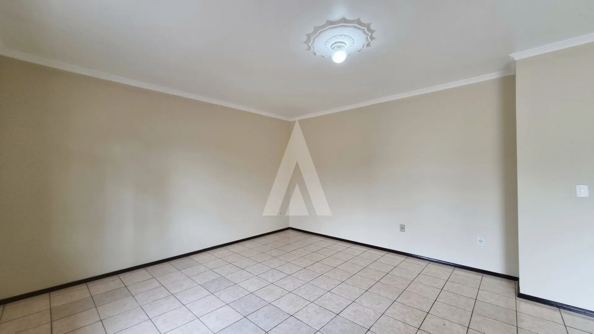 Casa residencial com 2 quartos sendo 1 suíte, no bairro Bom Retiro. — foto 4