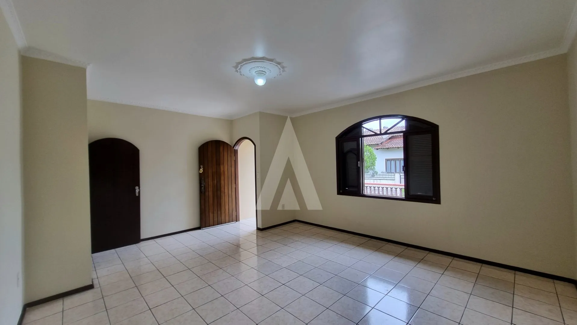 Casa residencial com 2 quartos sendo 1 suíte, no bairro Bom Retiro. — foto 5