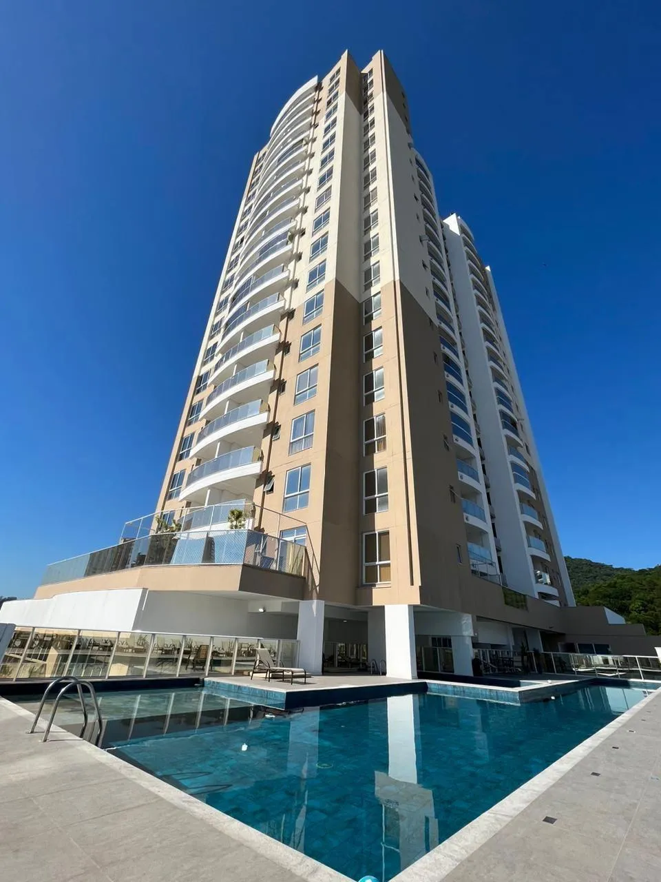 Apartamento novo a venda bairro Fazenda com 02 suítes e 02 vagas - foto 1