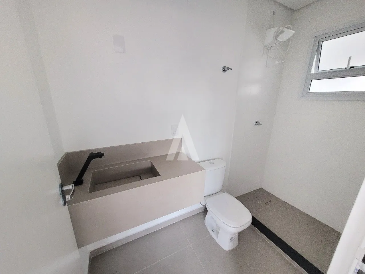 Sobrado Geminado com 1 suíte(s) mais 2 quarto(s) à venda no bairro Ubatuba em São Francisco Do Sul, de R$800.000,00 por R$760.000,00. — foto 4