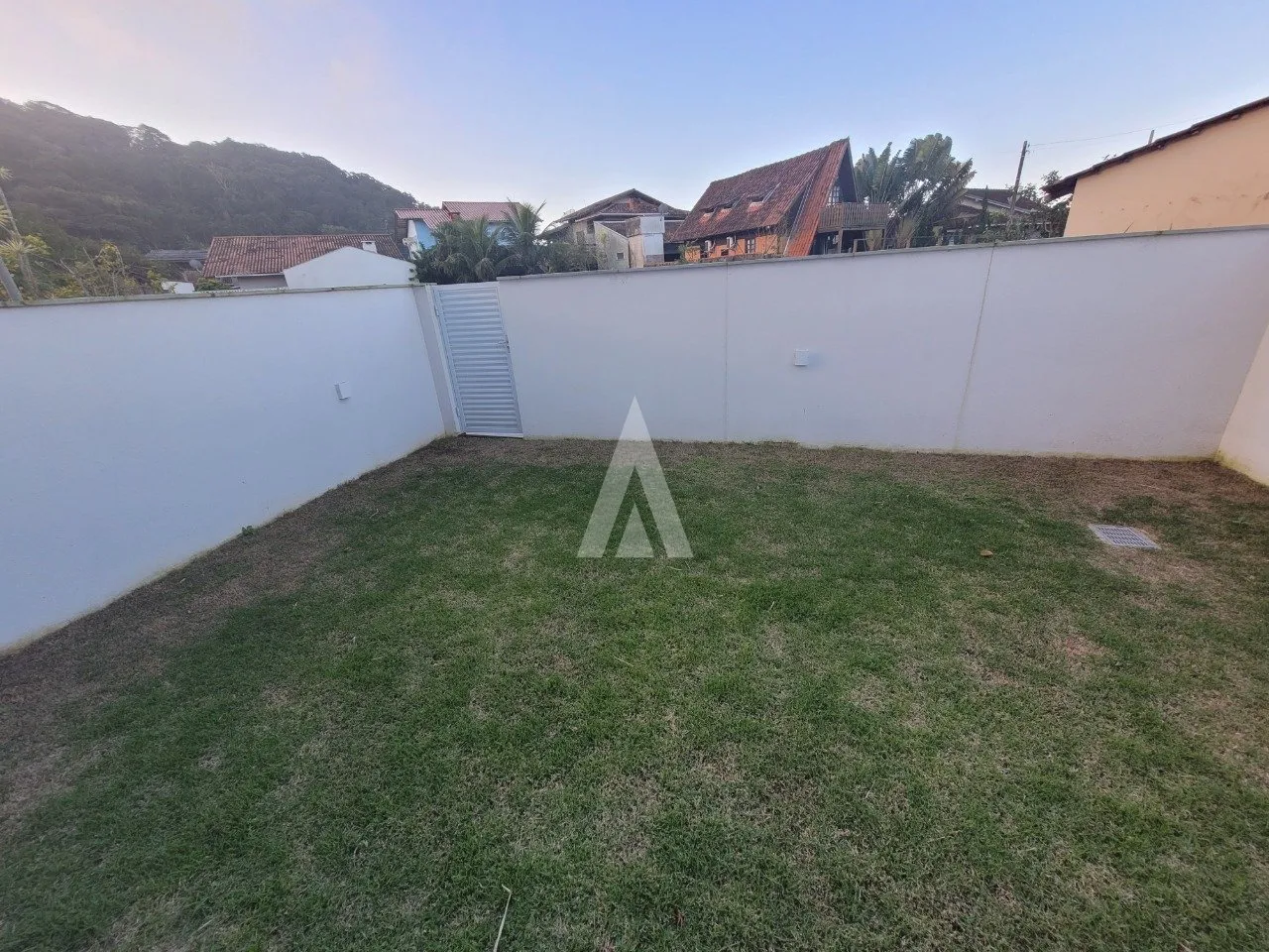 Sobrado Geminado com 1 suíte(s) mais 2 quarto(s) à venda no bairro Ubatuba em São Francisco Do Sul, de R$800.000,00 por R$760.000,00. — foto 7