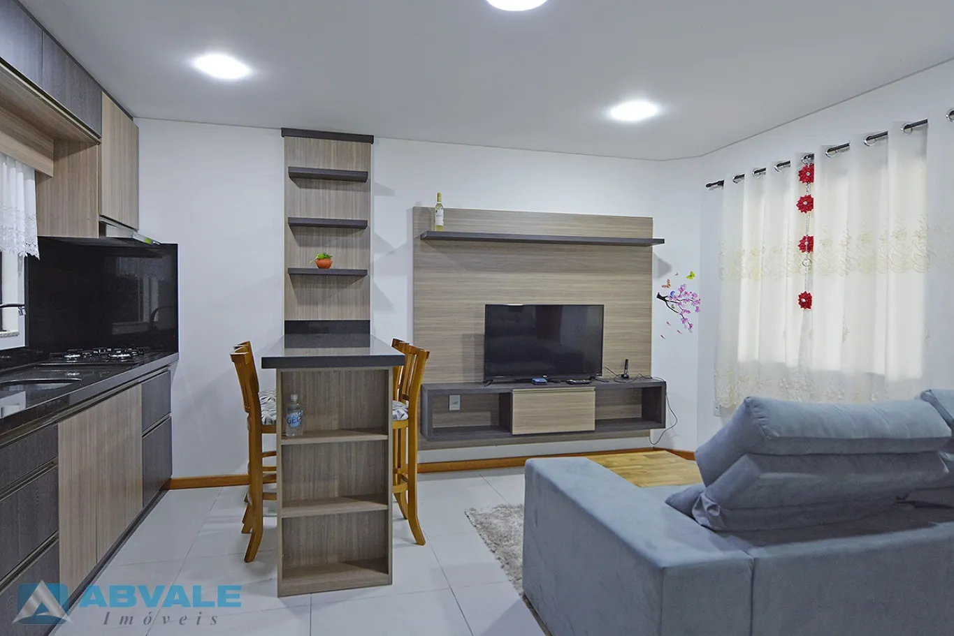 Casa Mobiliada com 3 Dormitórios (sendo 1 suíte), 2 Vagas de Garagem, em Loteamento Residencial — foto 2