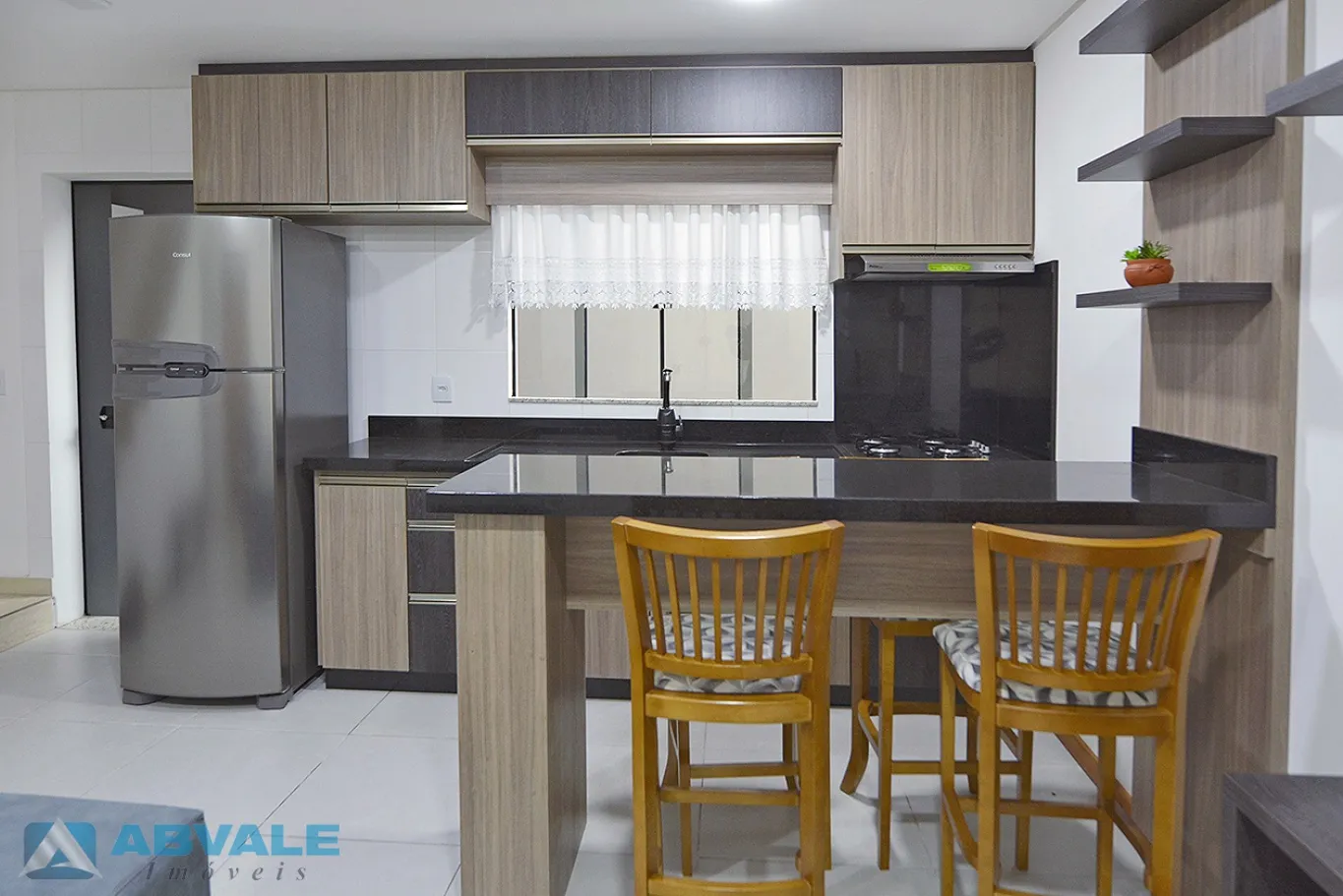 Casa Mobiliada com 3 Dormitórios (sendo 1 suíte), 2 Vagas de Garagem, em Loteamento Residencial — foto 3
